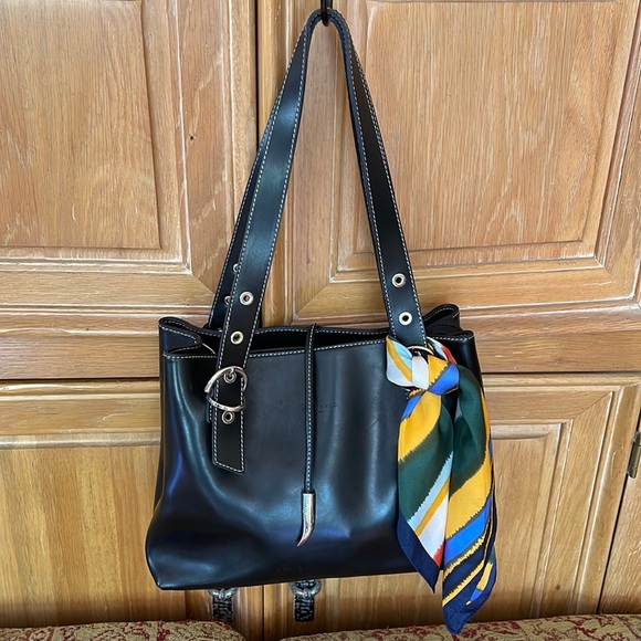 🌺 FREDERIC PARIS; Beautiful Black Leather Medium-Sized Handbag in GREAT Shape!! - Picture 2 of 16